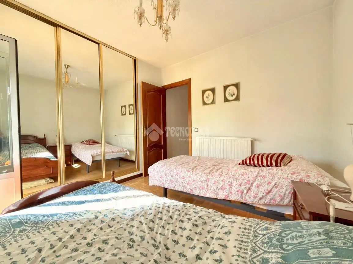 Habitación de Piso en venta en Madrid con Calefacción, Parquet y Terraza