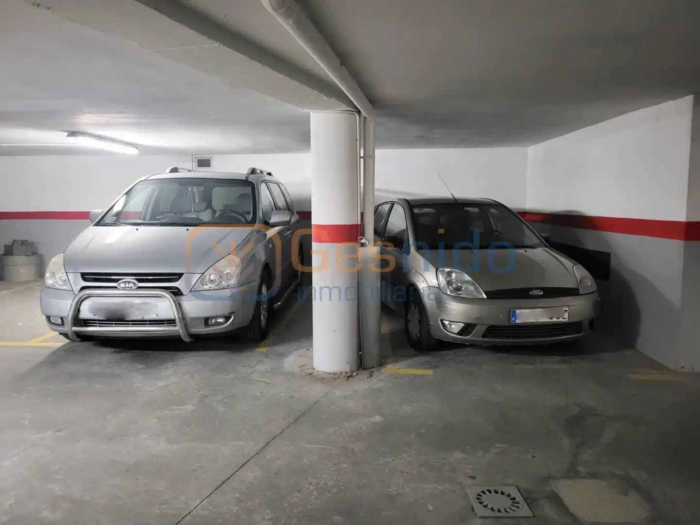 Parking de Casa adosada en venta en Segovia con Calefacción, Parquet y Trastero