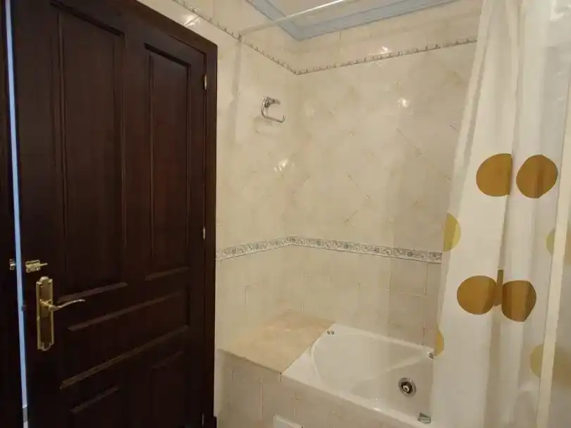 Bany de Pis en venda en Bornos amb Aire condicionat, Jardí privat i Moblat