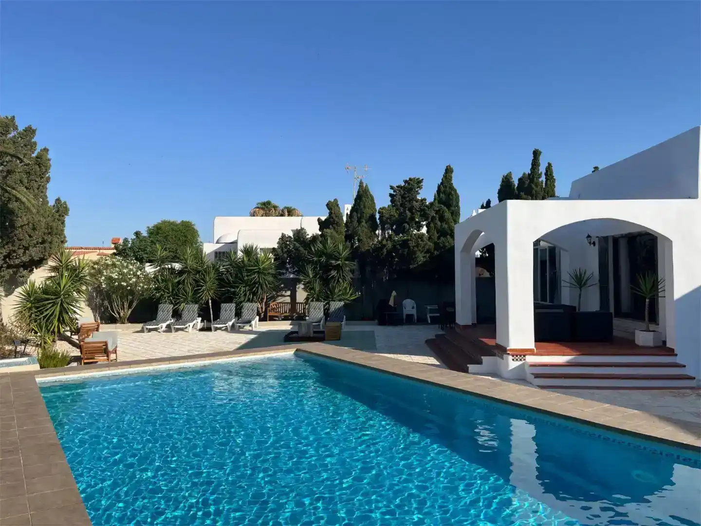 Piscina de Pis en venda en Roquetas de Mar amb Aire condicionat, Jardí privat i Traster