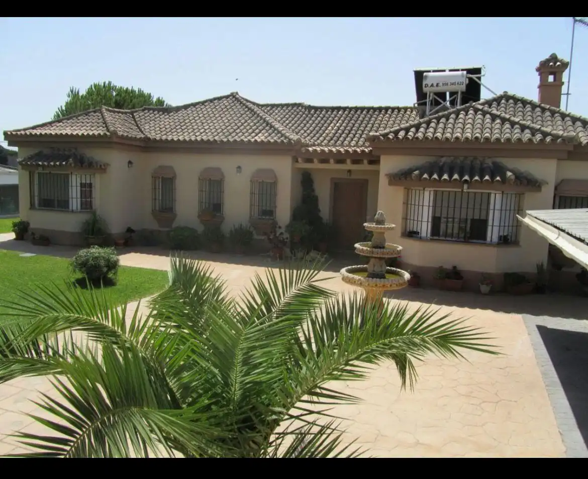 Chalet con piscina en venta en Carretera de Caulina 56
