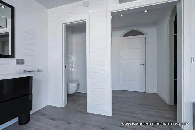Houses for sale in Empuriabrava  with Air Conditioner, Heating and Private garden
