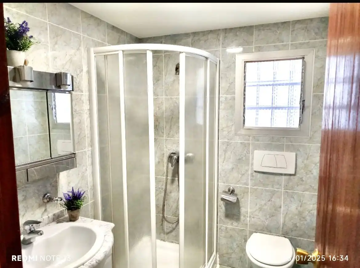 Bathroom of Flat for share in Rascanya