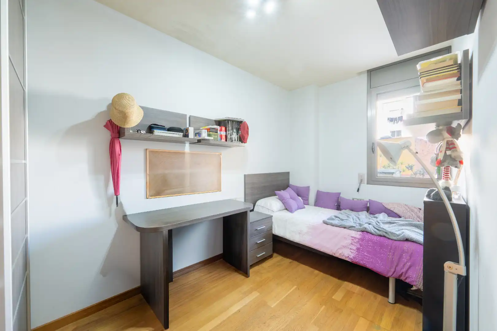 Bedroom of Flat for sale in Barcelona