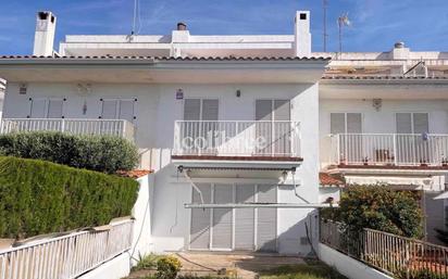 Vista exterior de Casa adosada en venda en Sant Pol de Mar amb Terrassa