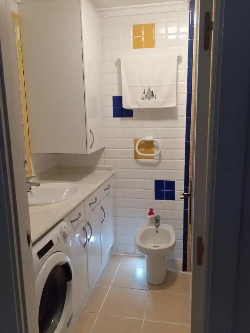 Badezimmer von Wohnungen zur Miete in Oliva mit Klimaanlage, Privatgarten und Möbliert