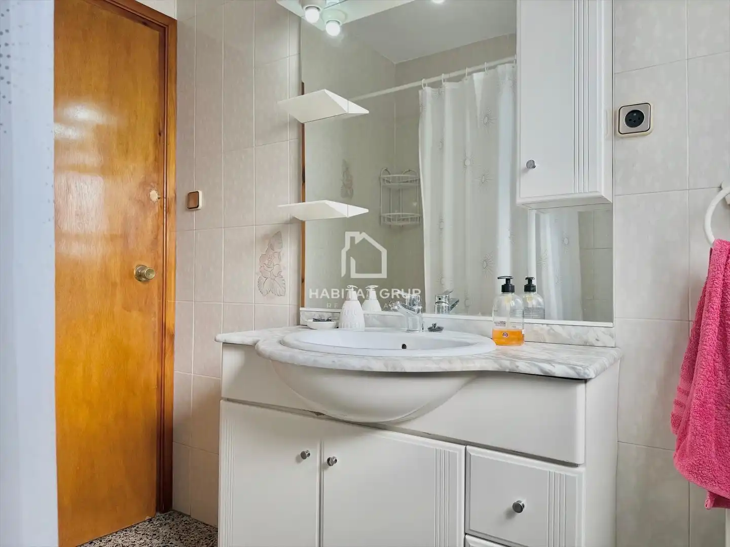 Baño de Casa adosada en venta en Girona con Calefacción, Jardín privado y Terraza