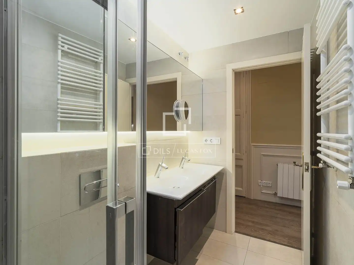 Baño de Piso en venta en Barcelona con Aire acondicionado, Terraza y Amueblado