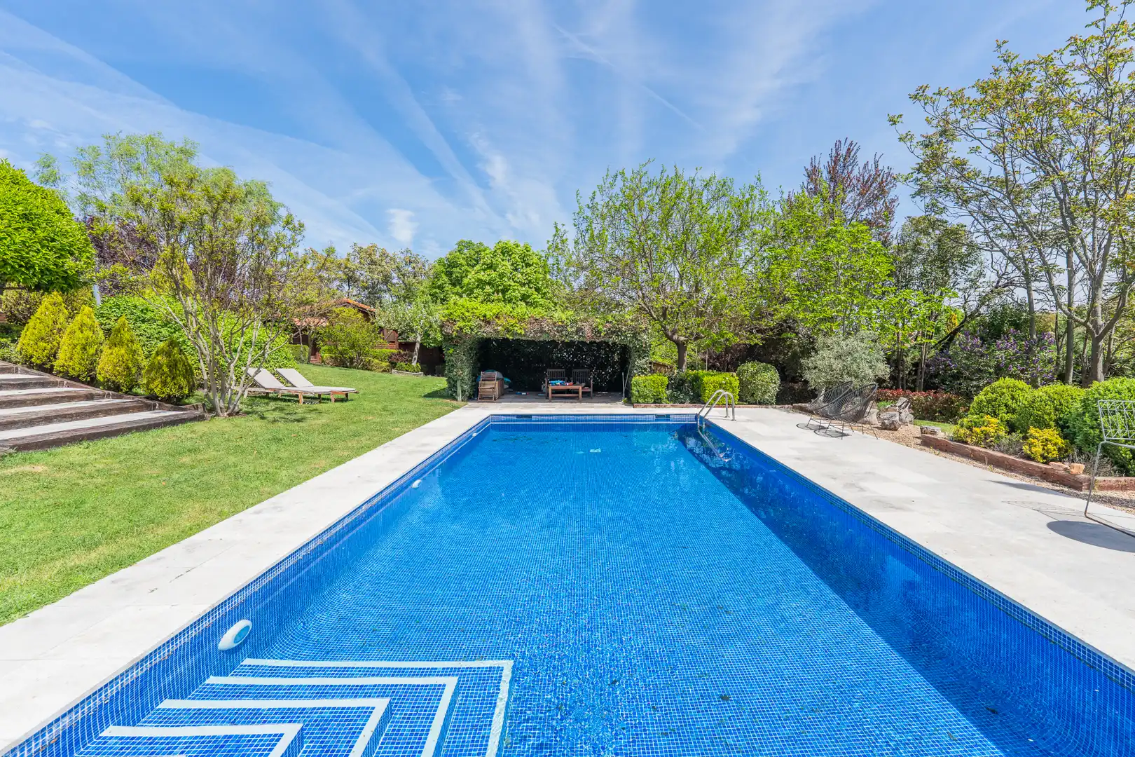 Swimming pool of Houses for sale in Madrid  with Air Conditioner, Private garden and Swimming Pool