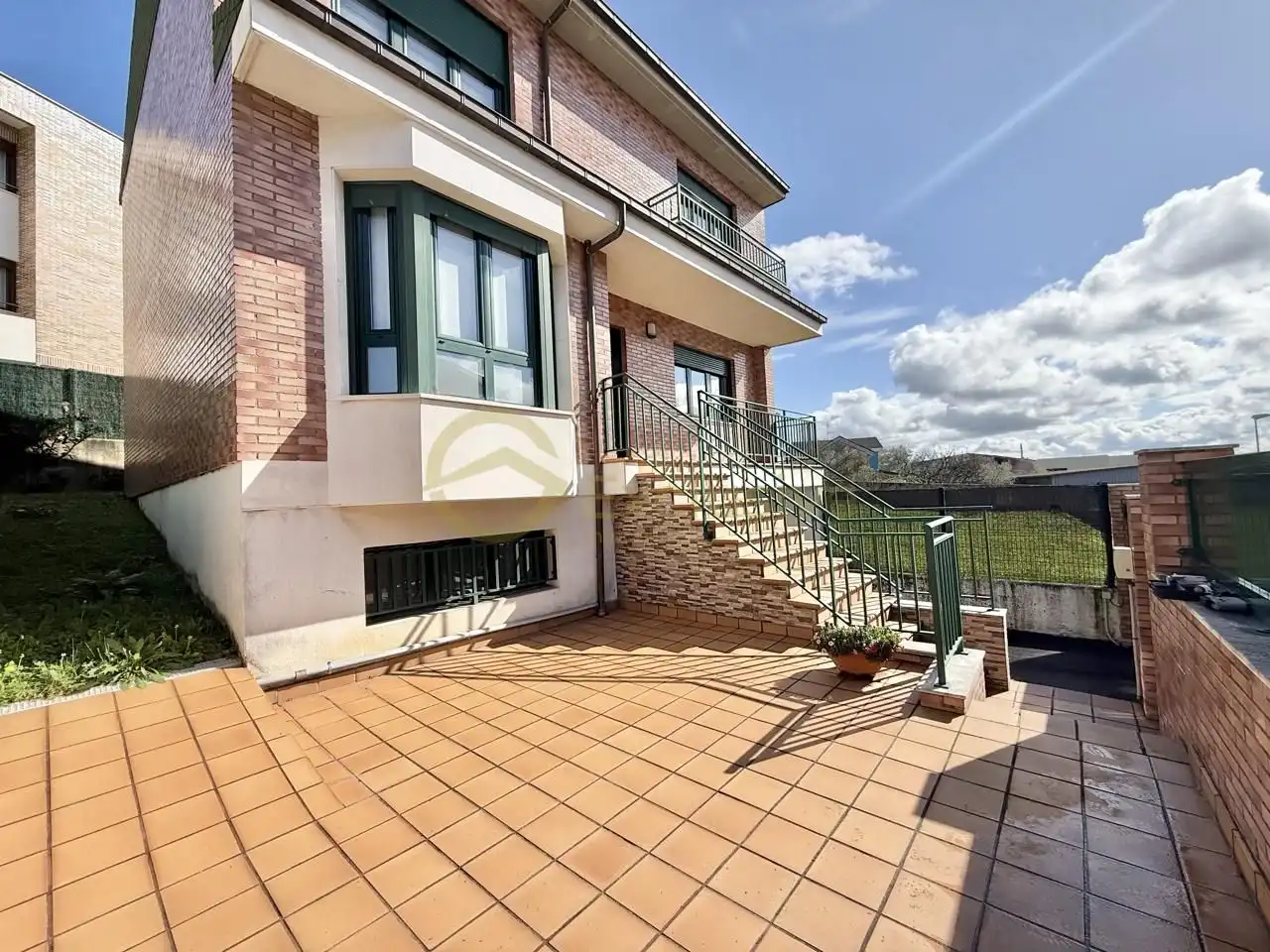 Vista exterior de Casa o chalet en venta en Avilés con Calefacción, Jardín privado y Parquet