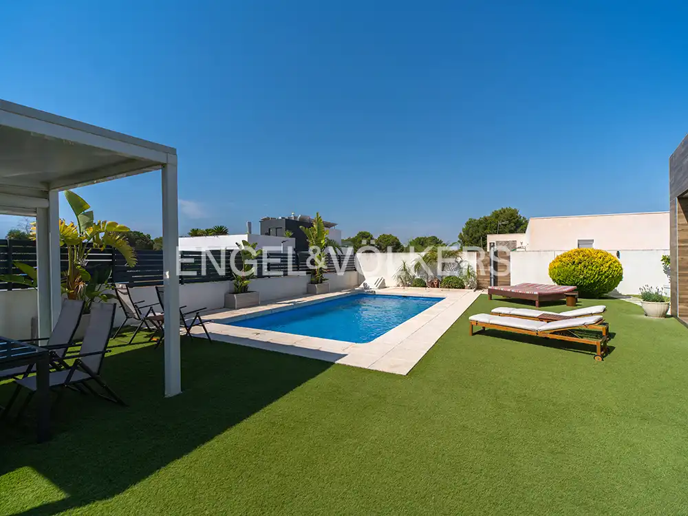 Piscina de Casa o chalet en venta en Santa Pola con Aire acondicionado, Calefacción y Jardín privado