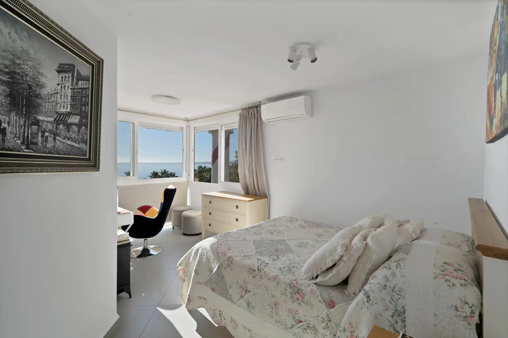 Habitación de Apartamento en venta en Marbella con Calefacción, Terraza y Piscina comunitaria