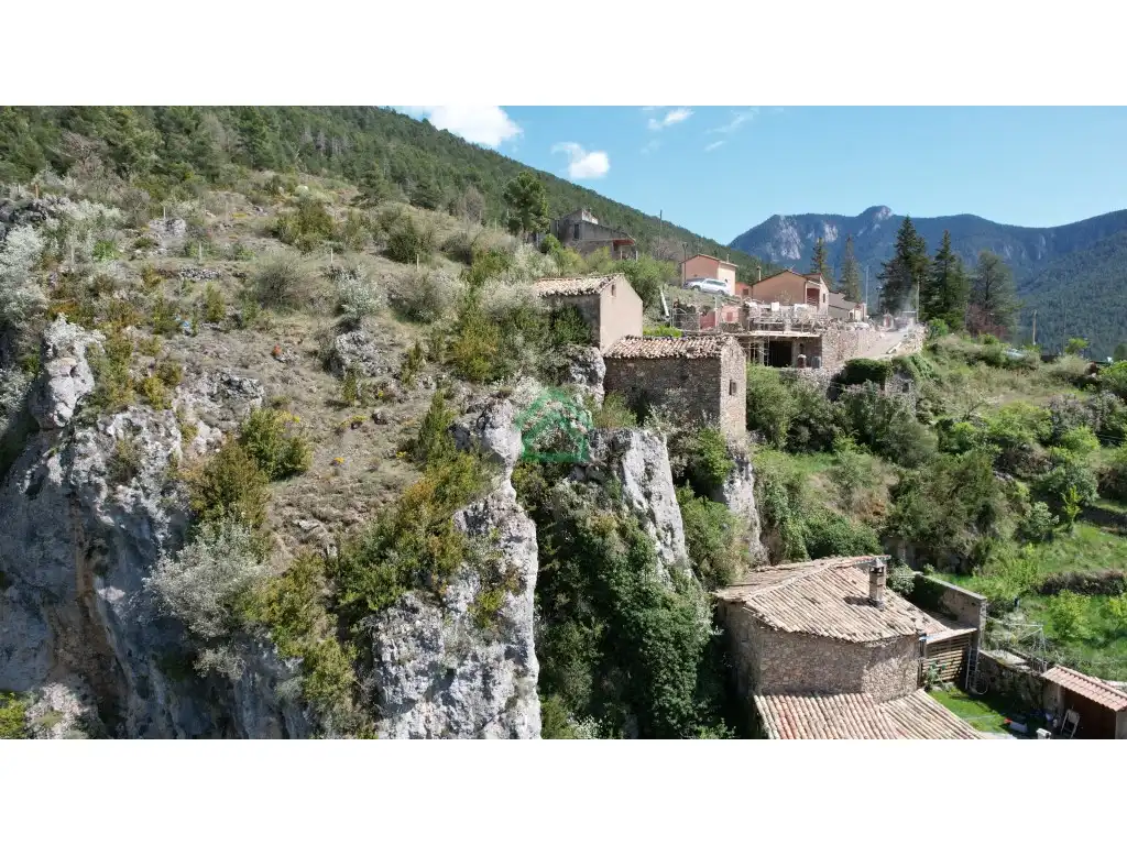 Vista exterior de Pis en venda en Josa i Tuixén