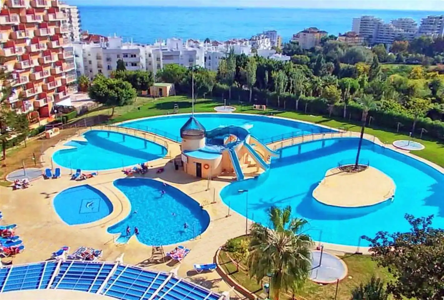 Schwimmbecken von Wohnung zum Verkauf in Benalmádena mit Klimaanlage, Heizung und Terrasse