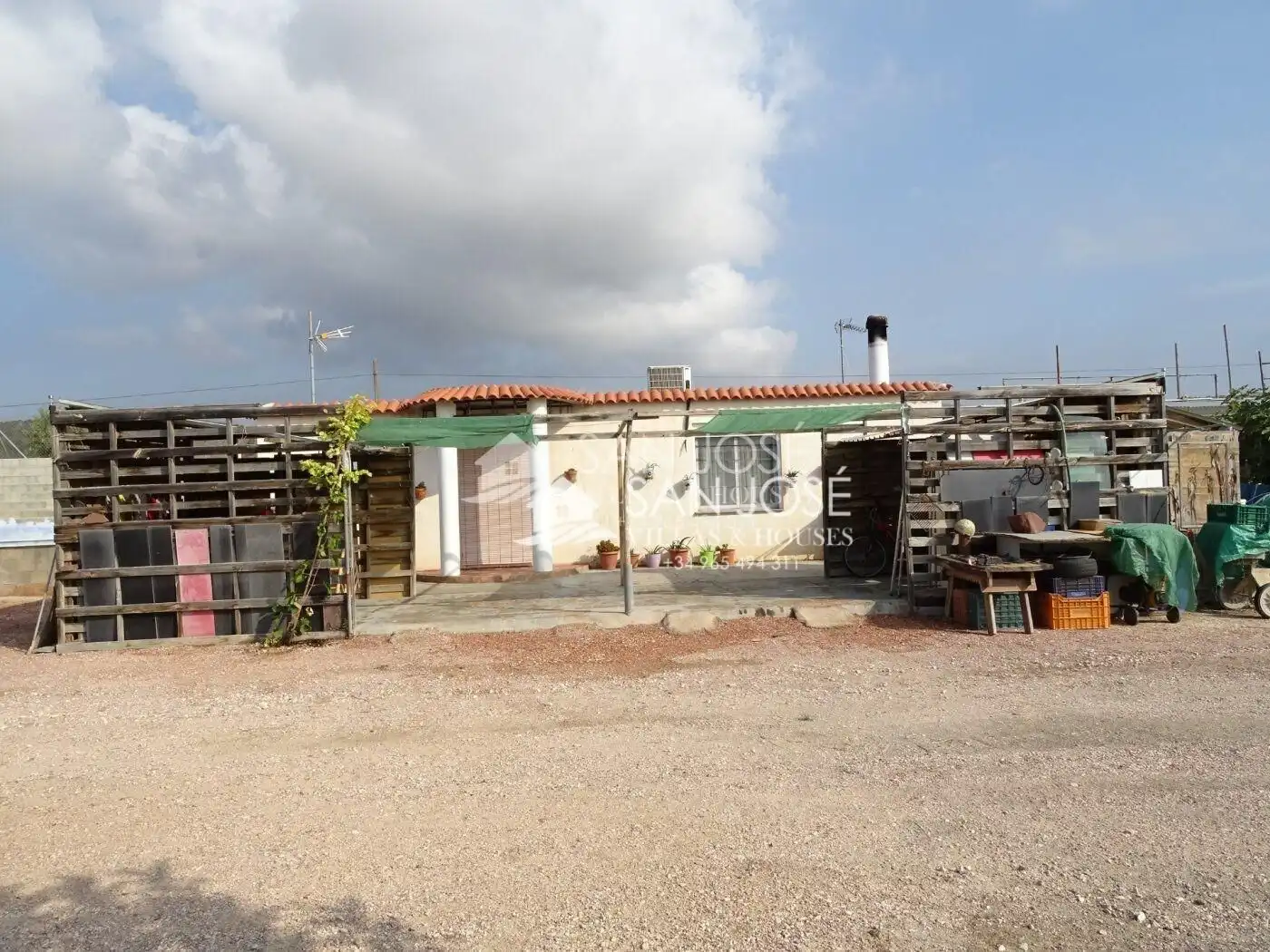 Vista exterior de Casa o xalet en venda en La Romana amb Aire condicionat, Calefacció i Jardí privat