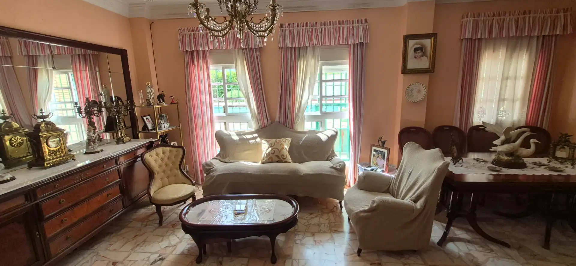 Sala de estar de Casa o chalet en venta en Carmona con Aire acondicionado, Calefacción y Jardín privado