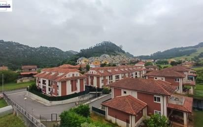Vista exterior de Dúplex en venda en Piélagos amb Calefacció, Terrassa i Traster