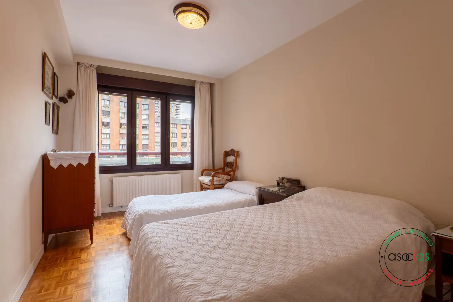 Dormitori de Pis en venda en Gijón  amb Calefacció i Parquet