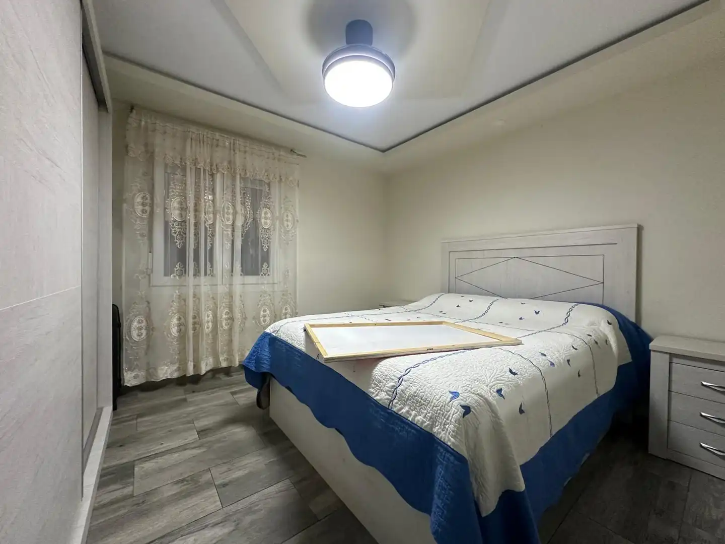 Bedroom of Flat for sale in Sevilla  with Air Conditioner and Furnished