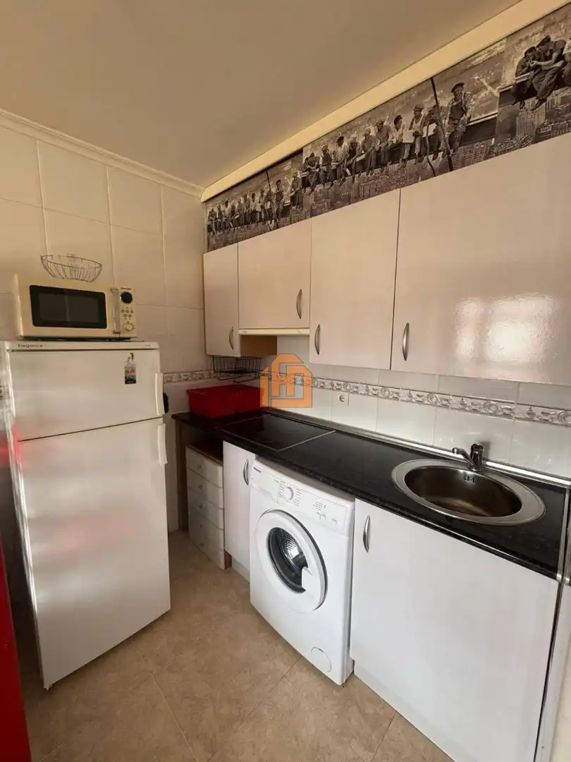 Cuina de Apartament de lloguer en Valverde de la Virgen amb Calefacció, Parquet i Moblat