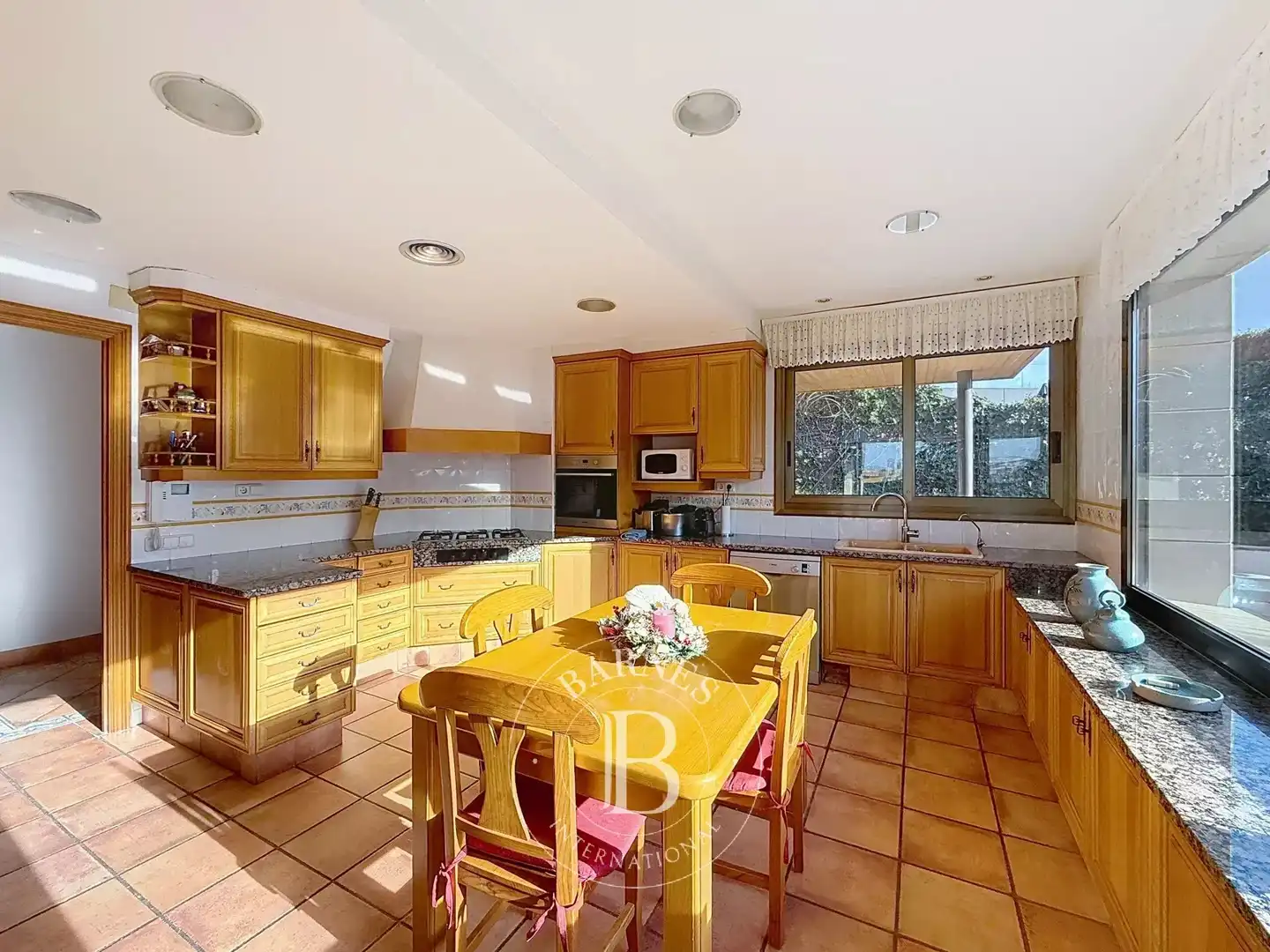 Cocina de Casa o chalet en venta en Alella con Aire acondicionado, Calefacción y Jardín privado