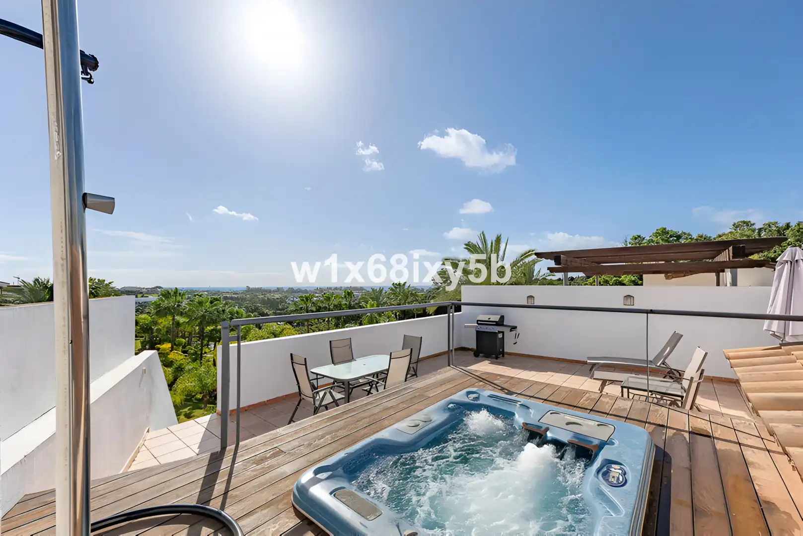Àtic amb piscina en venda a Estepona Pueblo
