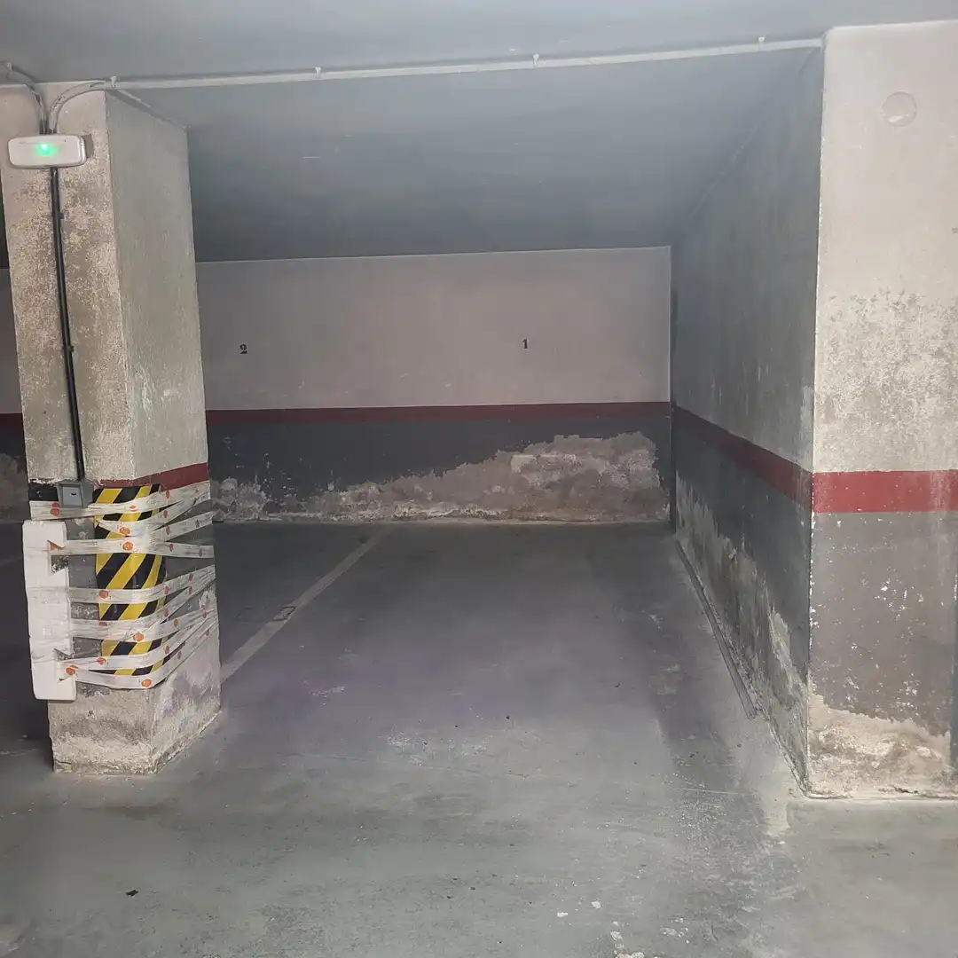Parking de Piso de alquiler en Ávila con Calefacción, Terraza y Trastero