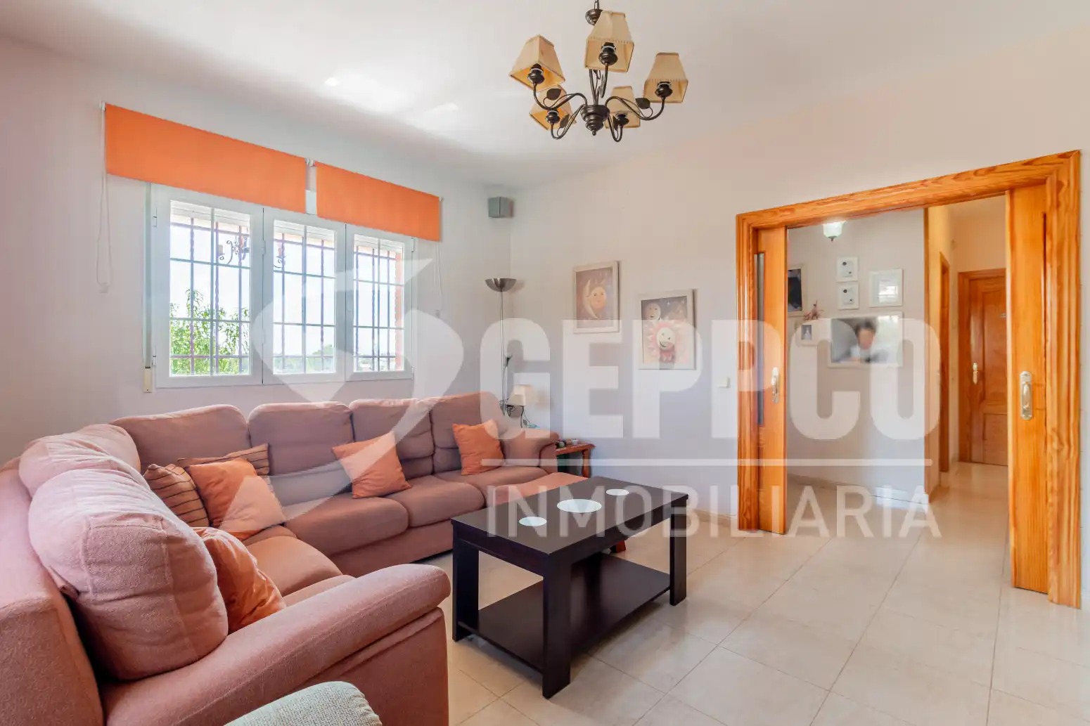 Sala d'estar de Casa o xalet en venda en Santa Cruz del Retamar amb Aire condicionat, Calefacció i Terrassa