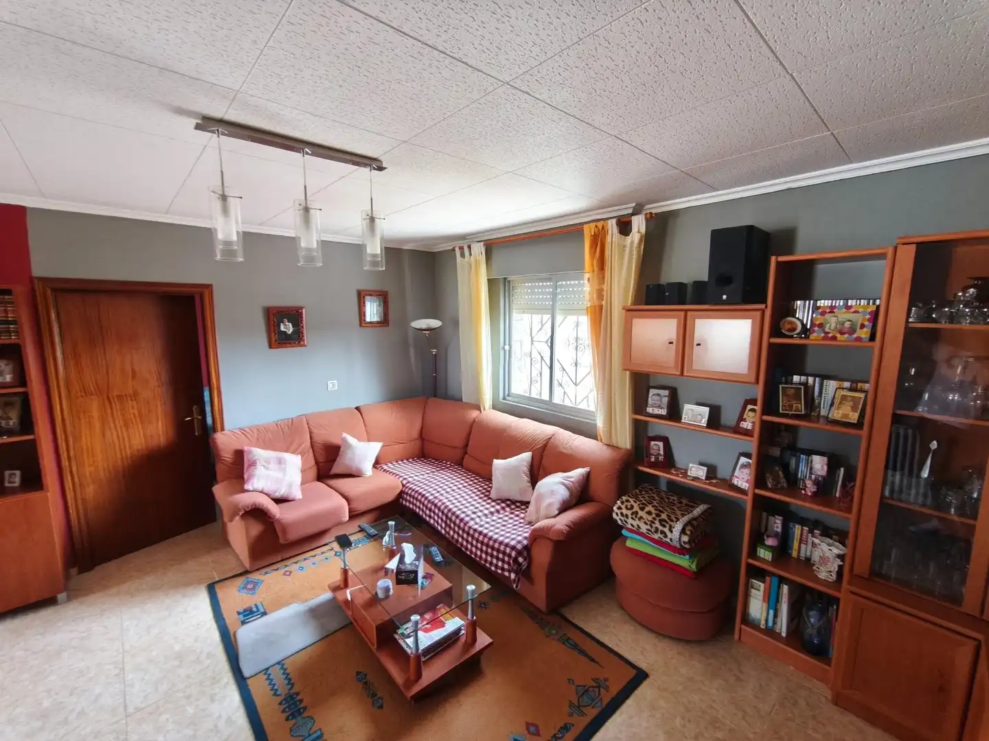 Sala d'estar de Casa o xalet en venda en San Andrés del Rabanedo amb Calefacció, Terrassa i Piscina