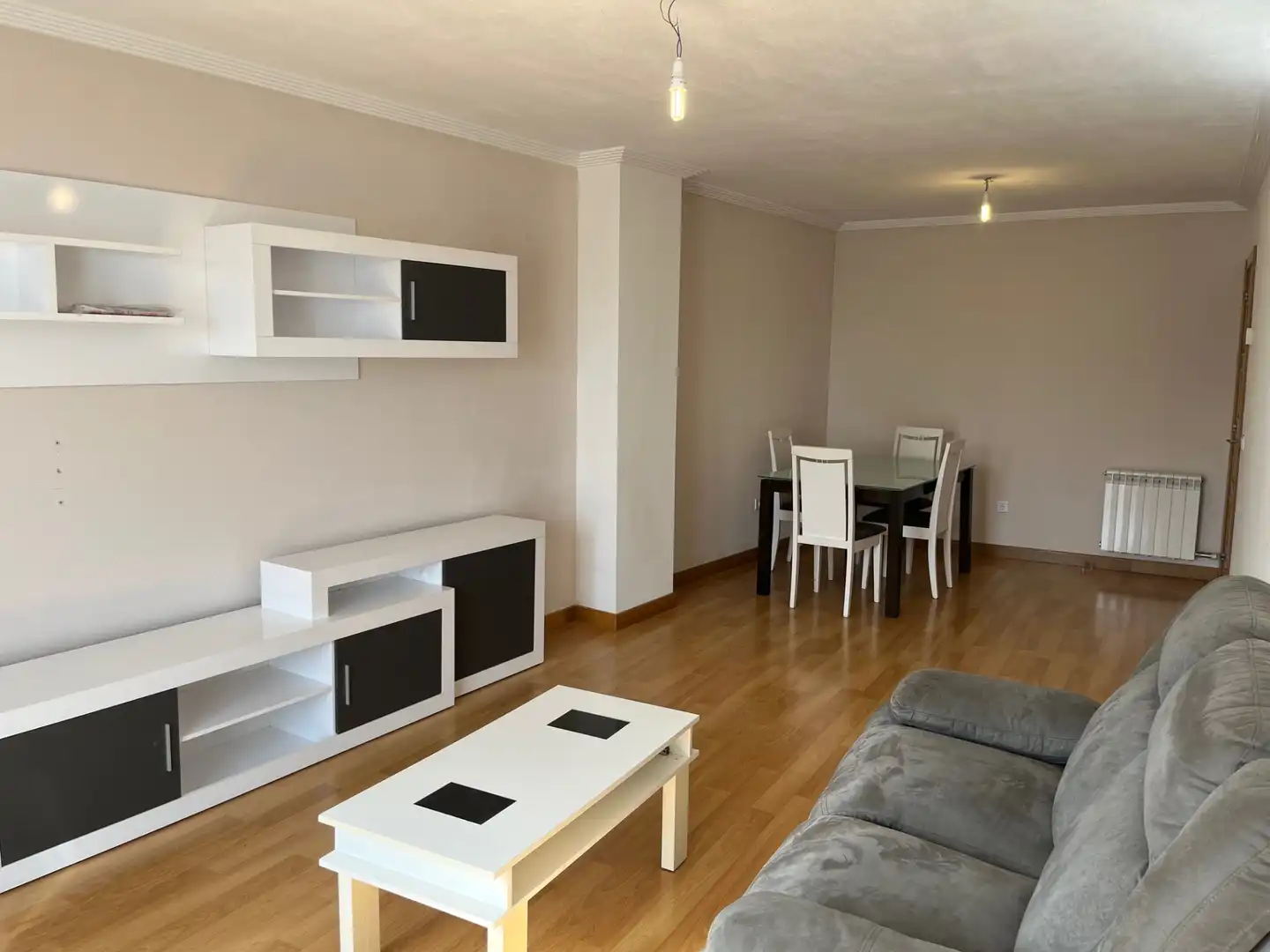 Living room of Flat for sale in Castellanos de Moriscos  with Heating, Parquet flooring and Furnished