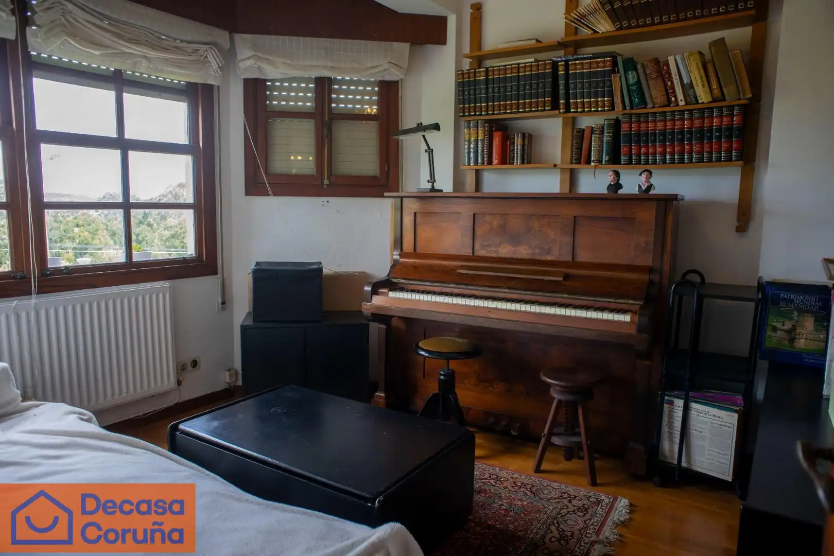 Sala de estar de Casa o chalet en venta en Oleiros con Calefacción, Jardín privado y Terraza