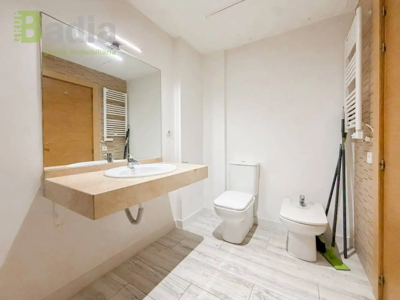 Baño de Estudio en venta en Lleida con Amueblado