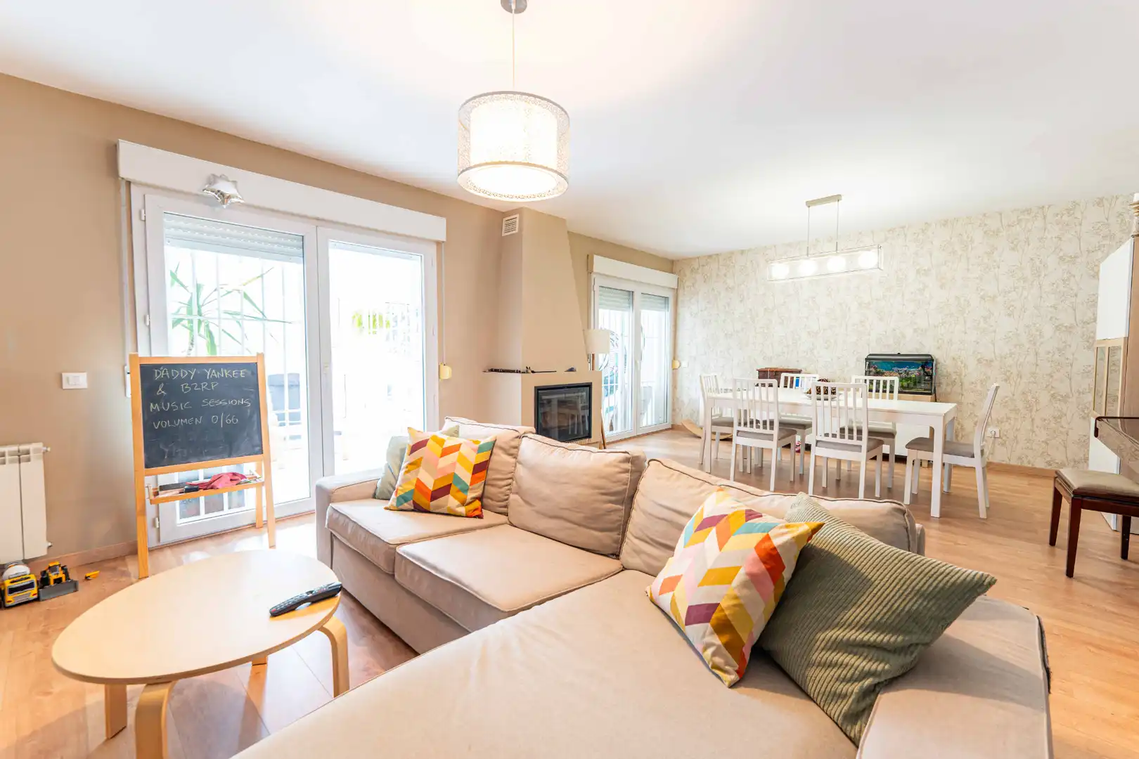 Sala de estar de Casa adosada en venta en Torrelodones con Balcón