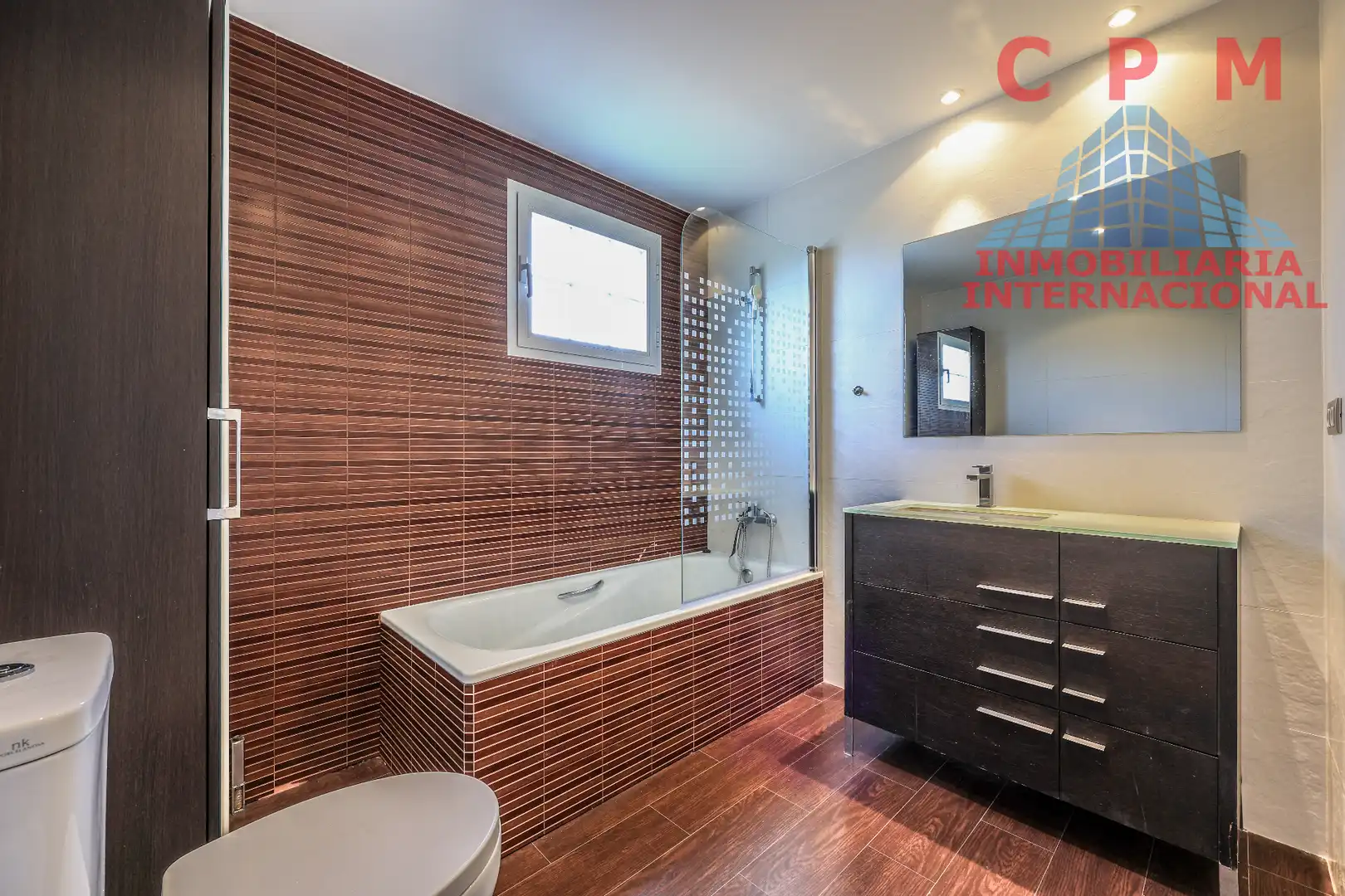 Baño de Piso de alquiler en Madrid con Aire acondicionado, Calefacción y Trastero