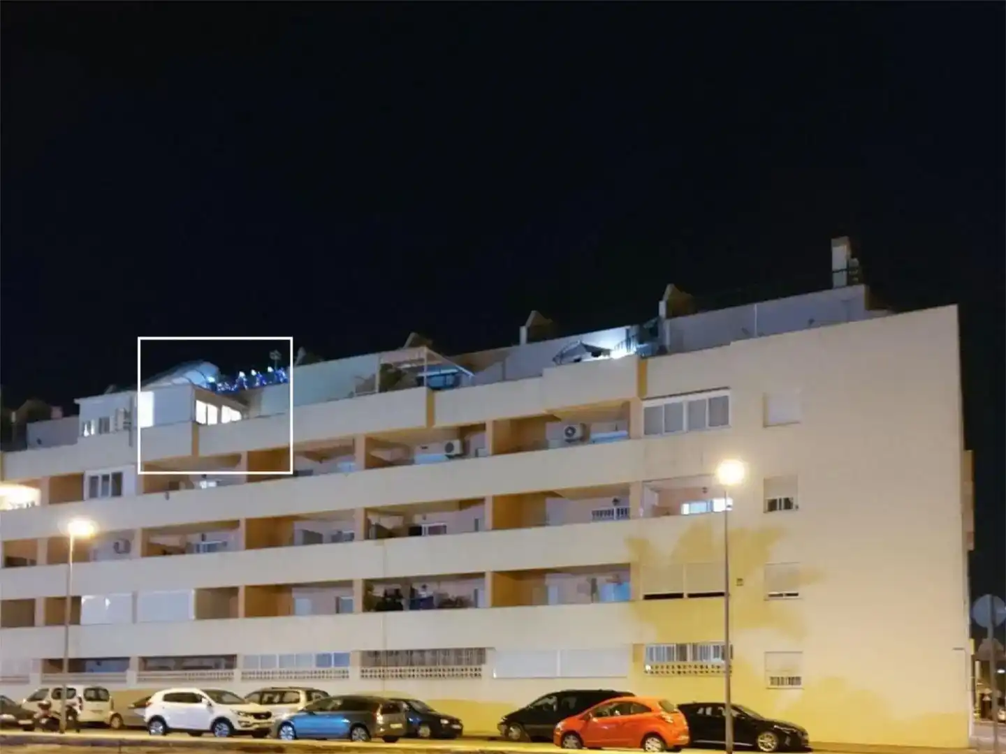 Vista exterior de Àtic en venda en Roquetas de Mar amb Aire condicionat, Piscina i Balcó