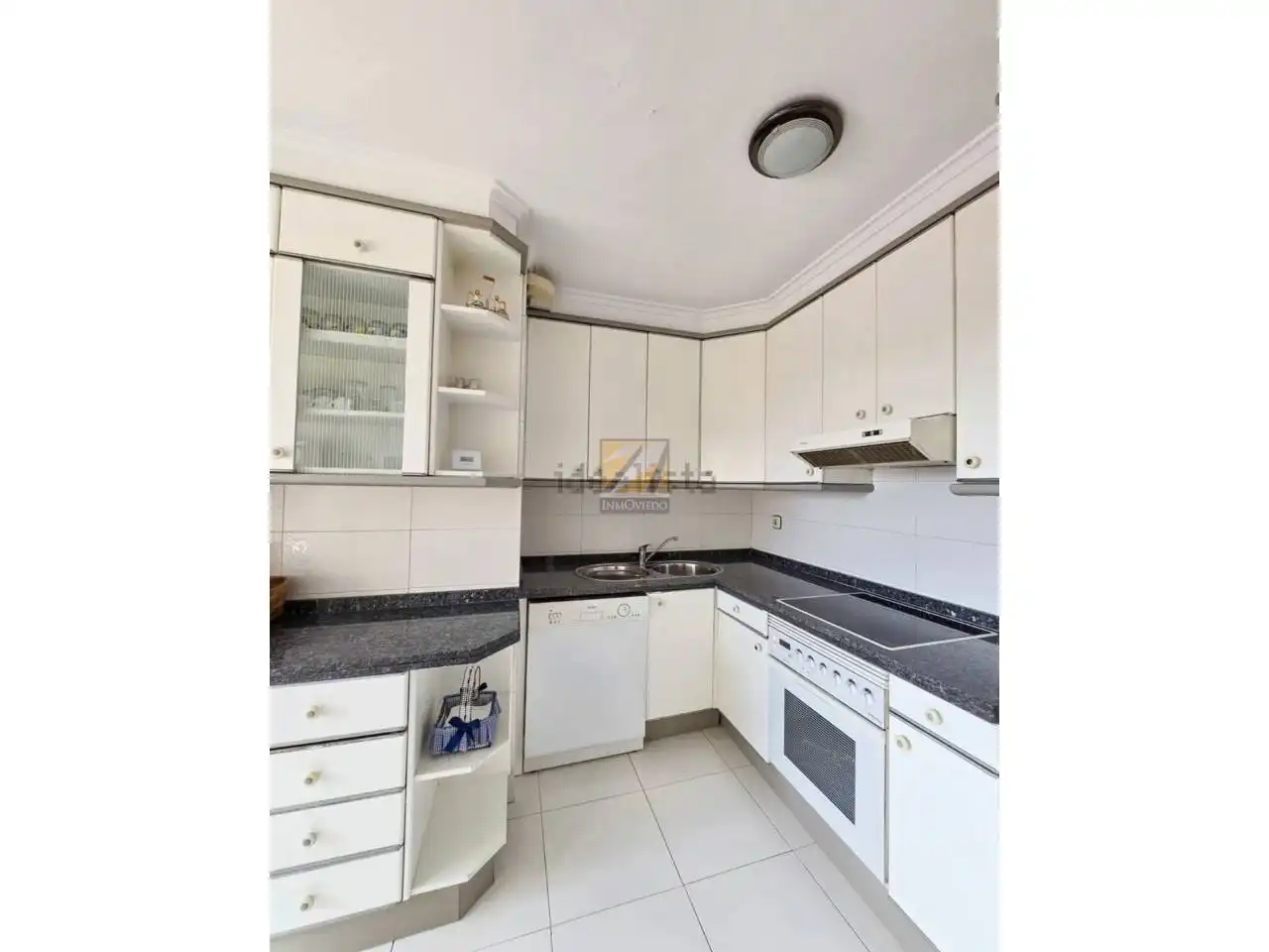 Cocina de Dúplex en venta en Oviedo  con Calefacción, Parquet y Terraza