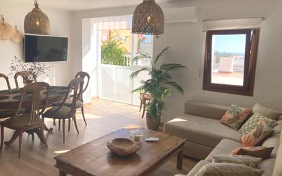 Sala d'estar de Apartament en venda en Estepona amb Aire condicionat