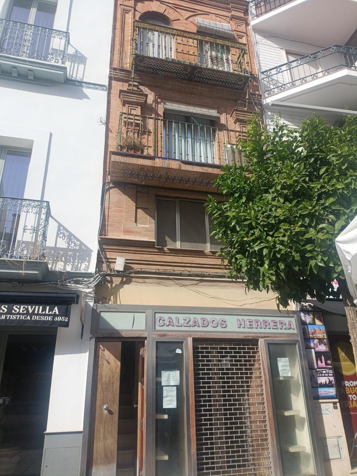 Vista exterior de Casa o xalet en venda en  Sevilla Capital amb Terrassa