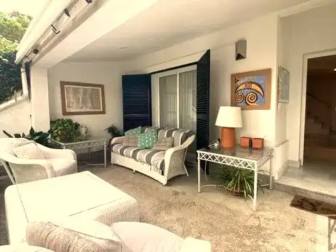 Detached homes for sale in El Manantial