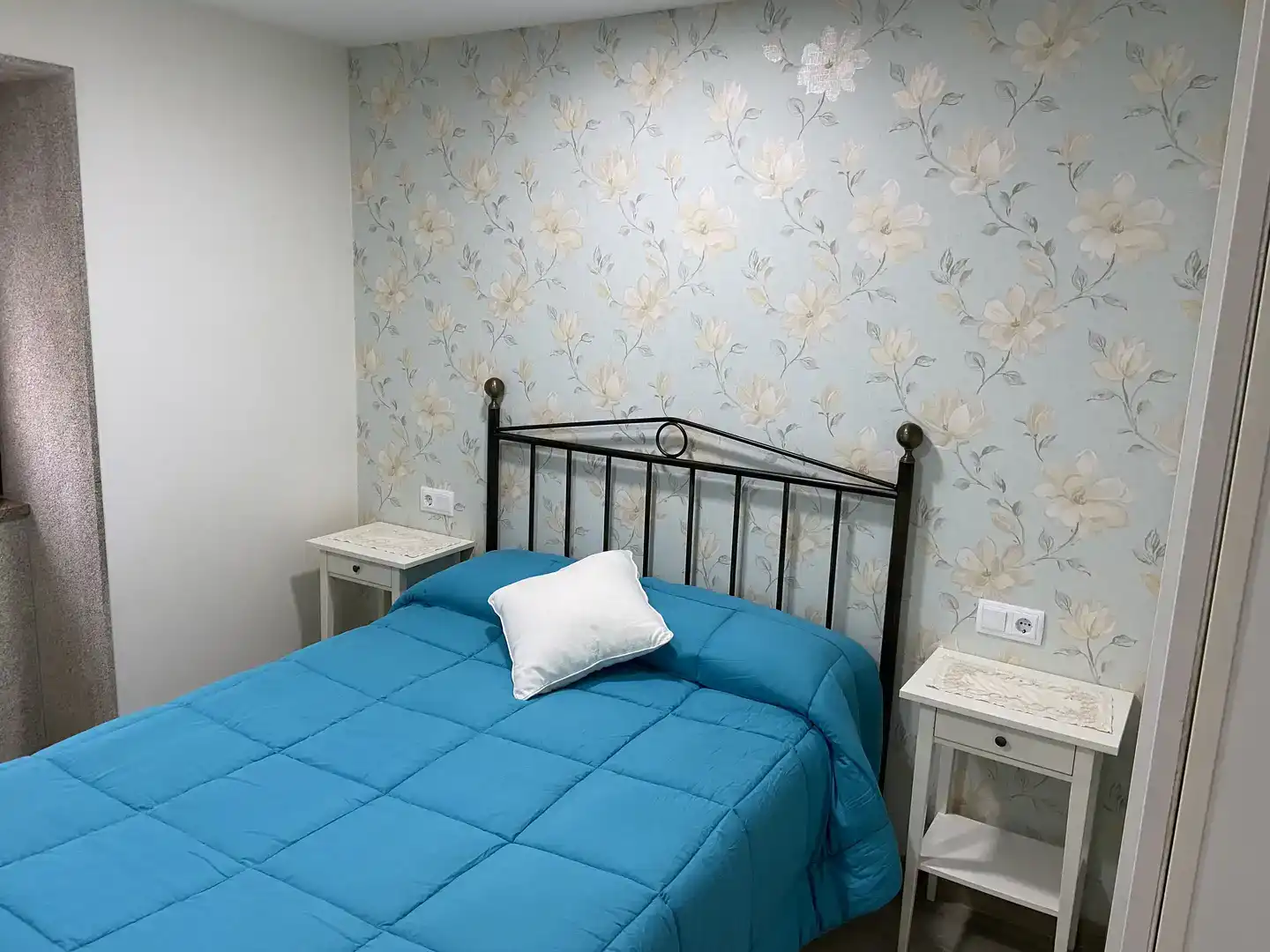Schlafzimmer von Wohnung zur Miete in Carnota mit Möbliert und Balkon