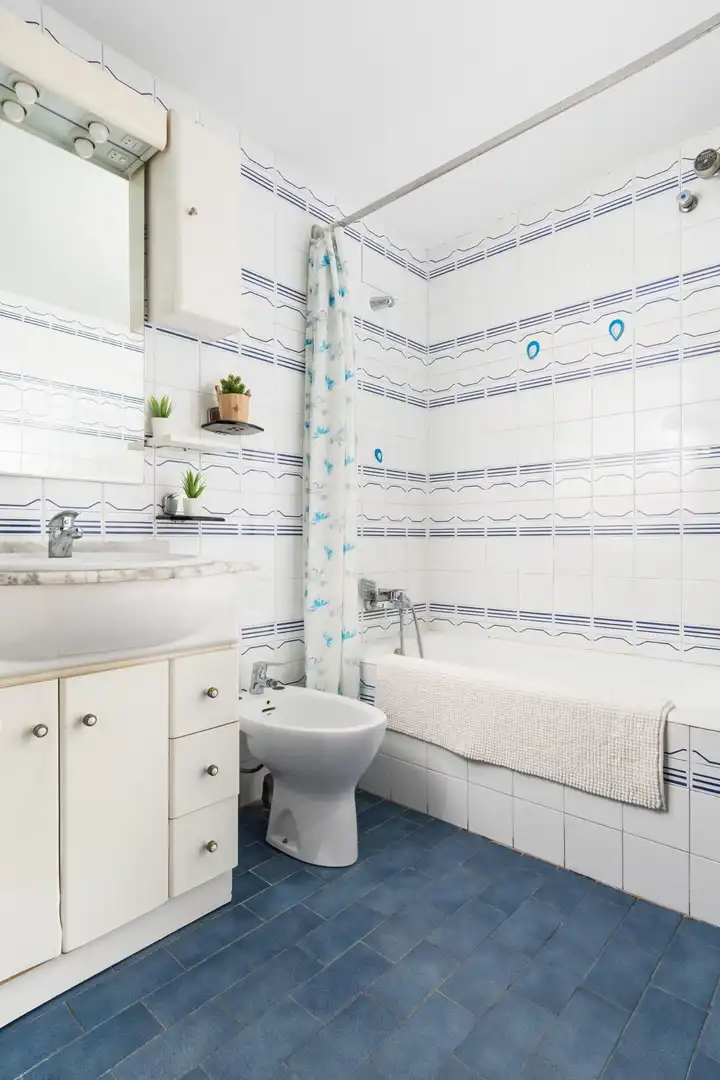 Piso en venta en Avenida ALIERTA, CESAREO, 42, Parque Miraflores