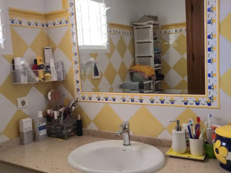 Bany de Casa o xalet en venda en Algeciras amb Aire condicionat, Terrassa i Balcó