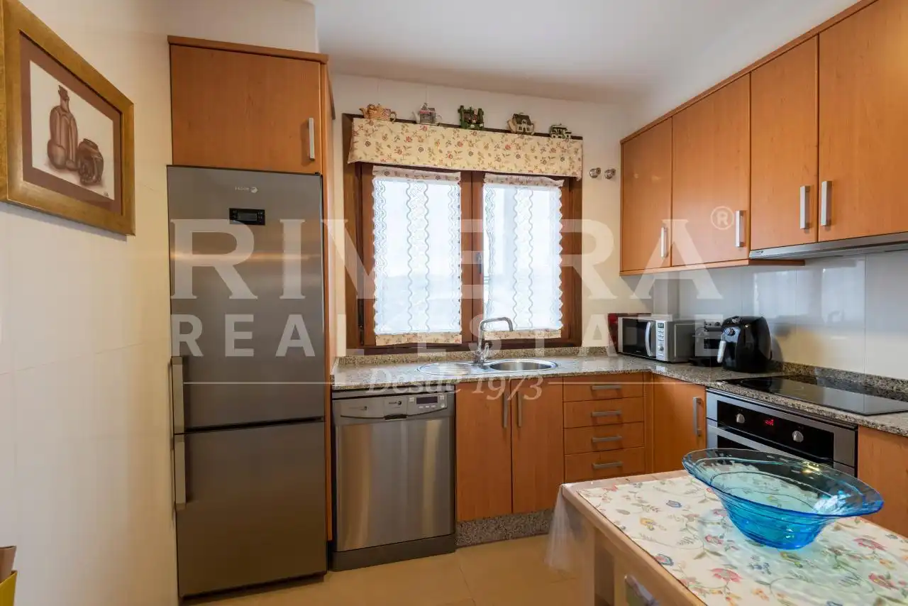 Cocina de Casa o chalet en venta en Sanxenxo con Calefacción, Jardín privado y Parquet