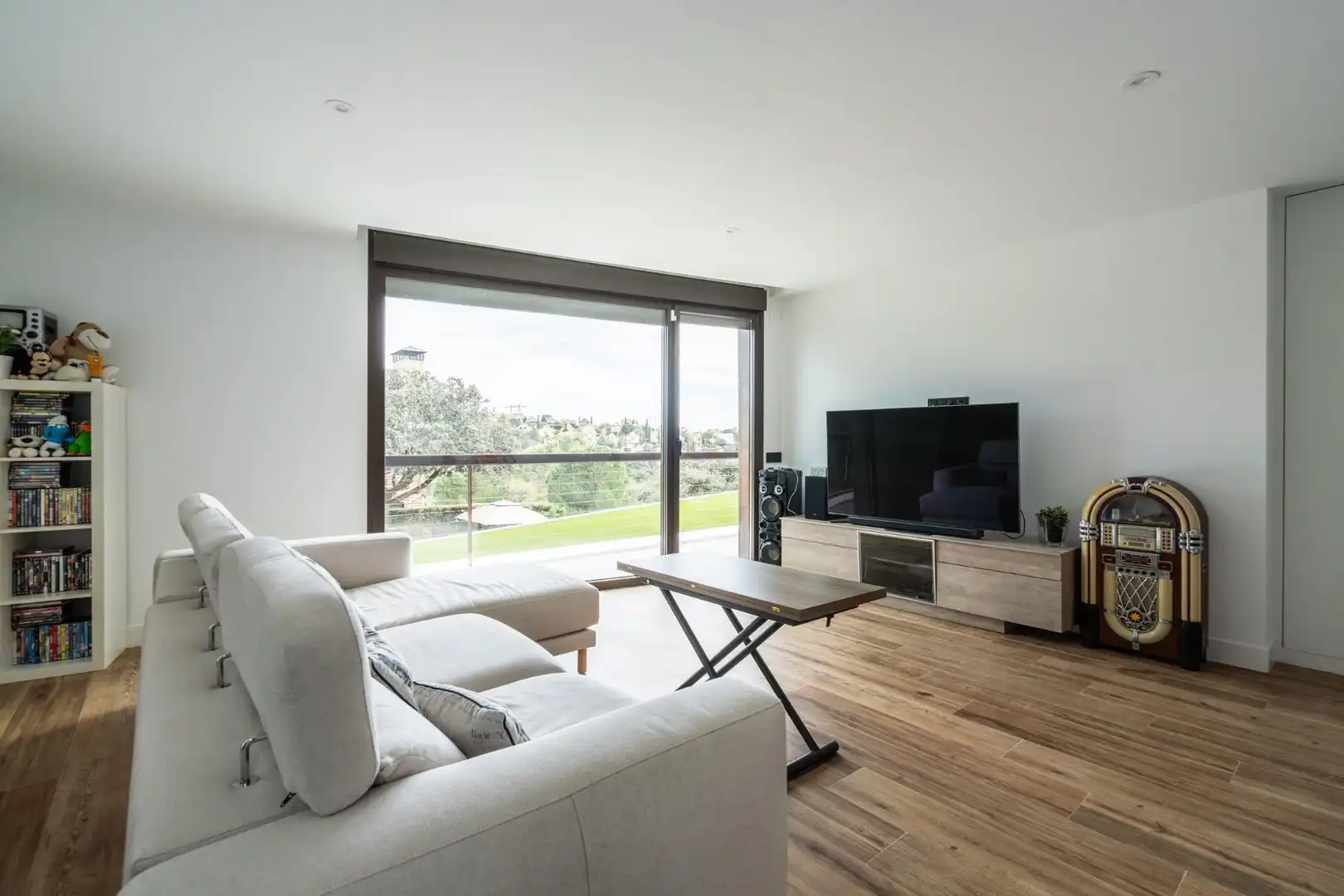 Sala d'estar de Casa o xalet en venda en Torrelodones amb Aire condicionat, Calefacció i Jardí privat