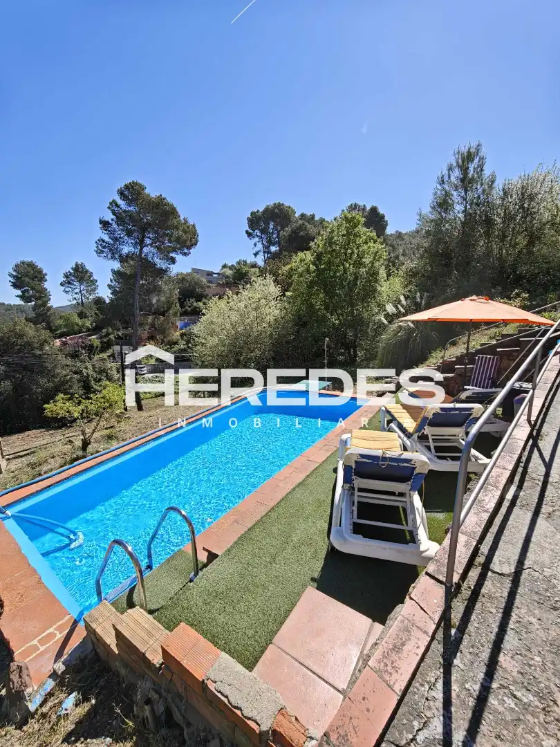 Piscina de Casa o xalet en venda en Torrelles de Llobregat amb Aire condicionat, Calefacció i Jardí privat