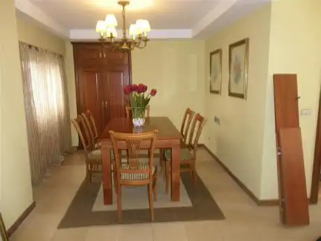 Comedor de Piso de alquiler en Vigo  con Calefacción, Parquet y Amueblado