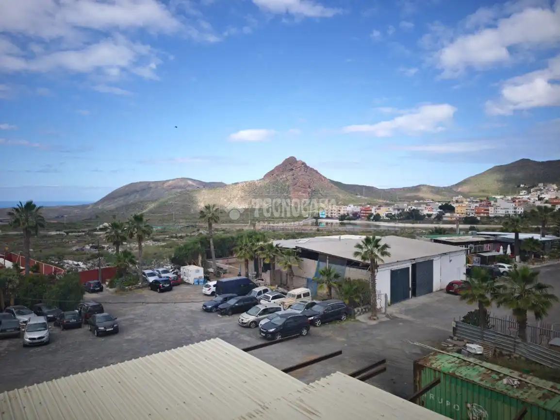Vista exterior de Edifici en venda en Arona