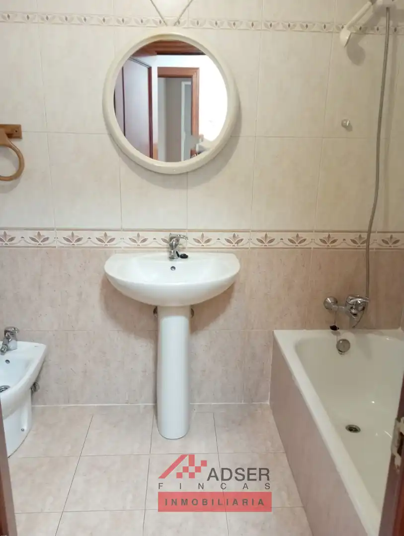 Bany de Pis en venda en  Logroño amb Calefacció, Parquet i Traster