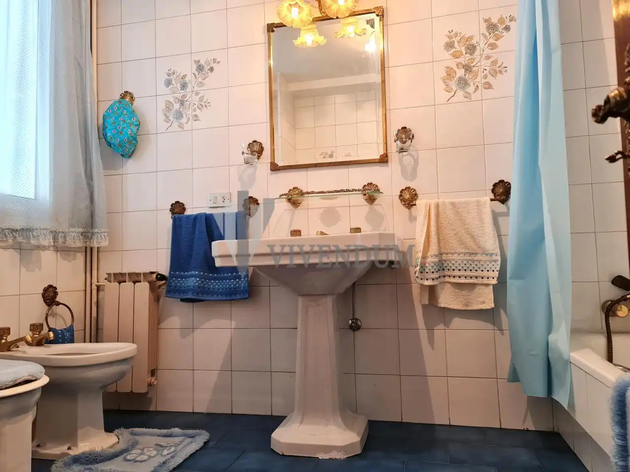 Bathroom of Flat for sale in Vigo   with Heating, Parquet flooring and Terrace