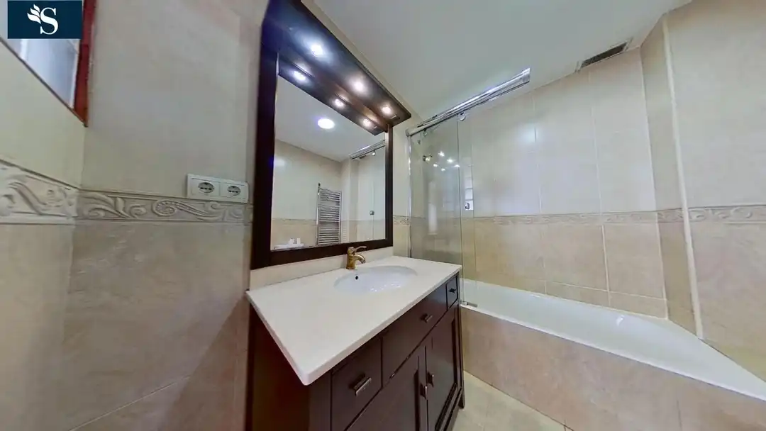 Bathroom of Flat for rent in Madrid  with Air Conditioner, Heating and Terrace